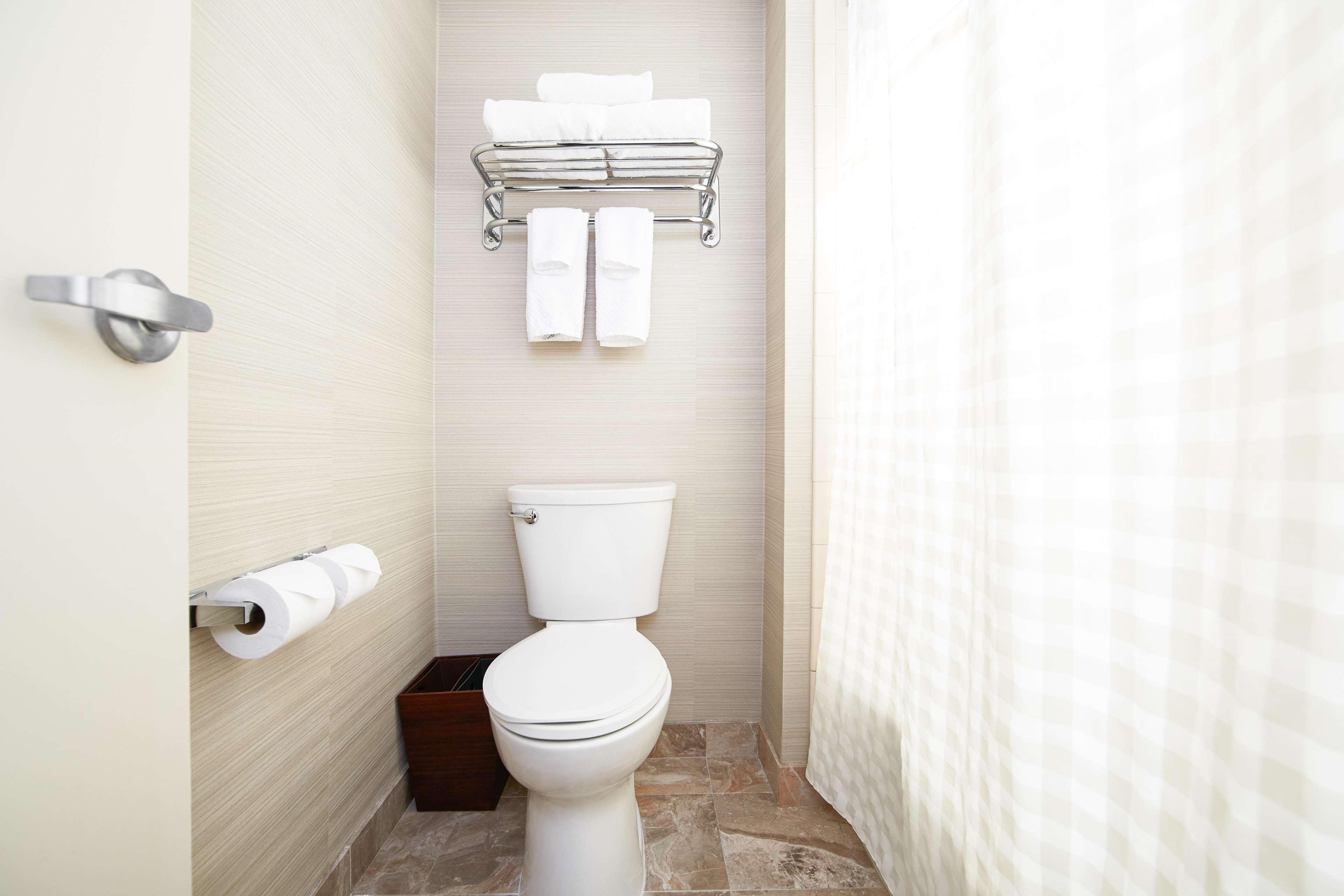Doubletree Suites By Hilton Hotel Cincinnati - Blue Ash شارونفيل المظهر الخارجي الصورة