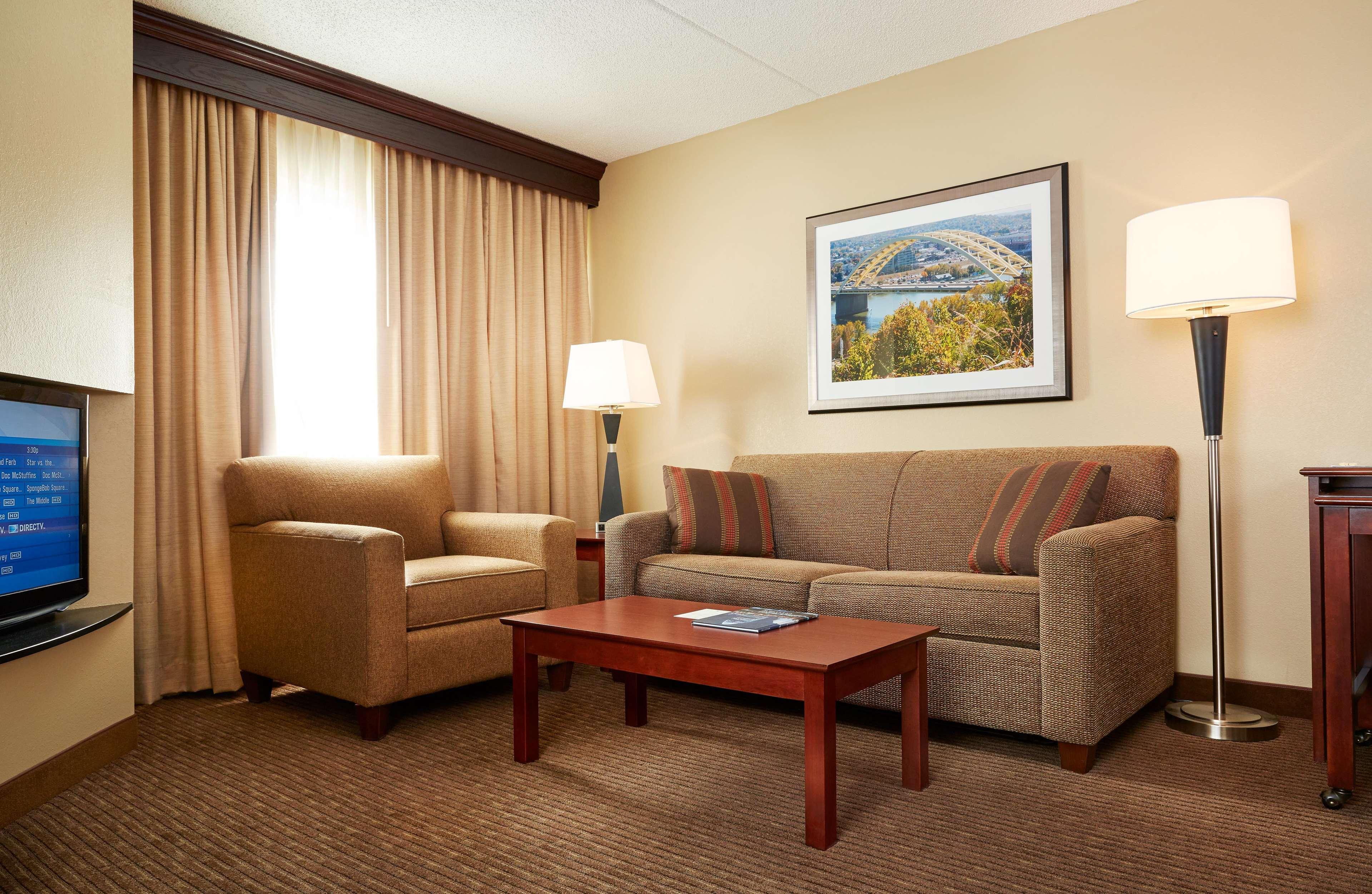 شارونفيل Doubletree Suites By Hilton Hotel Cincinnati - Blue Ash المظهر الخارجي الصورة