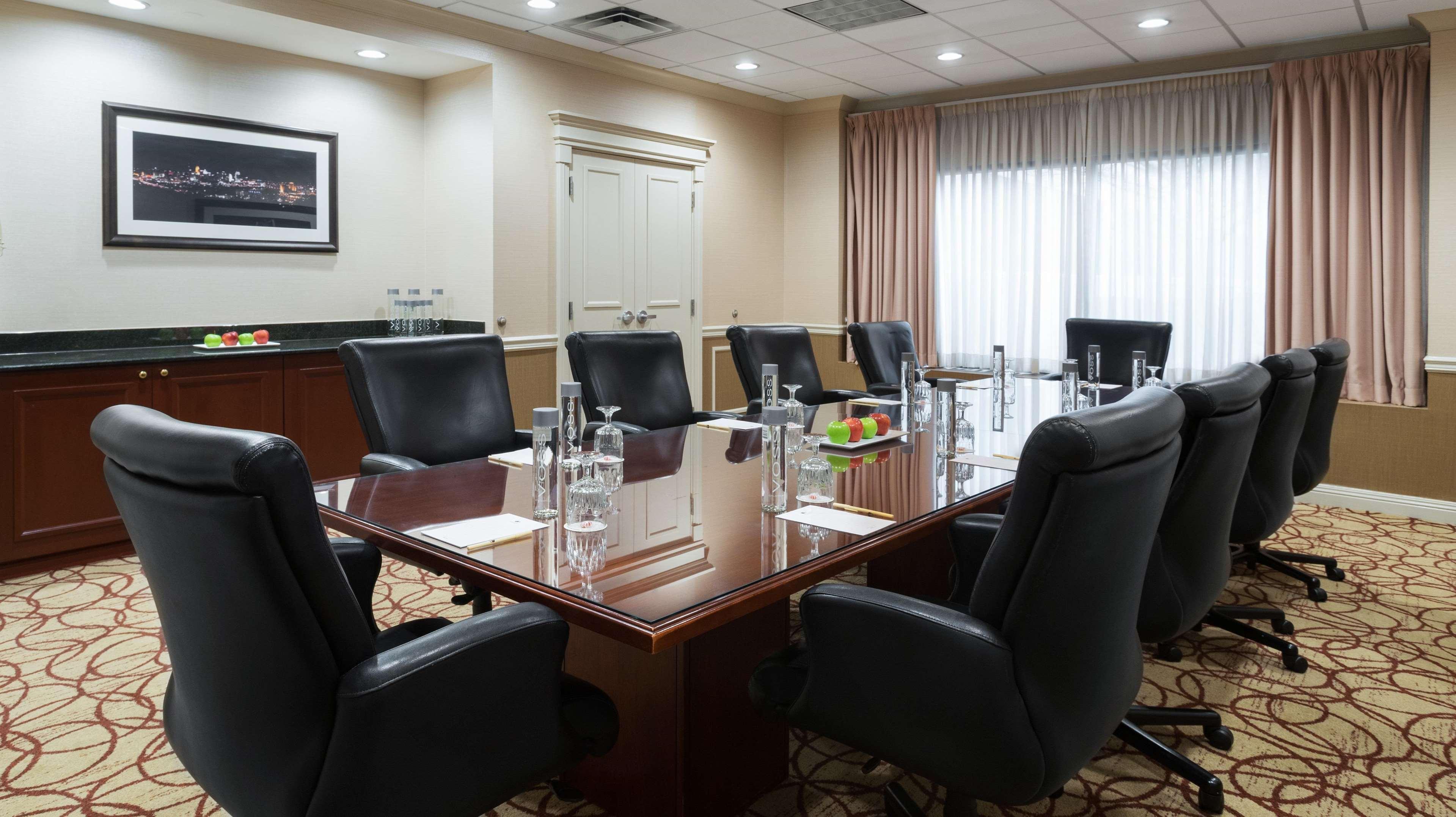 Doubletree Suites By Hilton Hotel Cincinnati - Blue Ash شارونفيل المظهر الخارجي الصورة