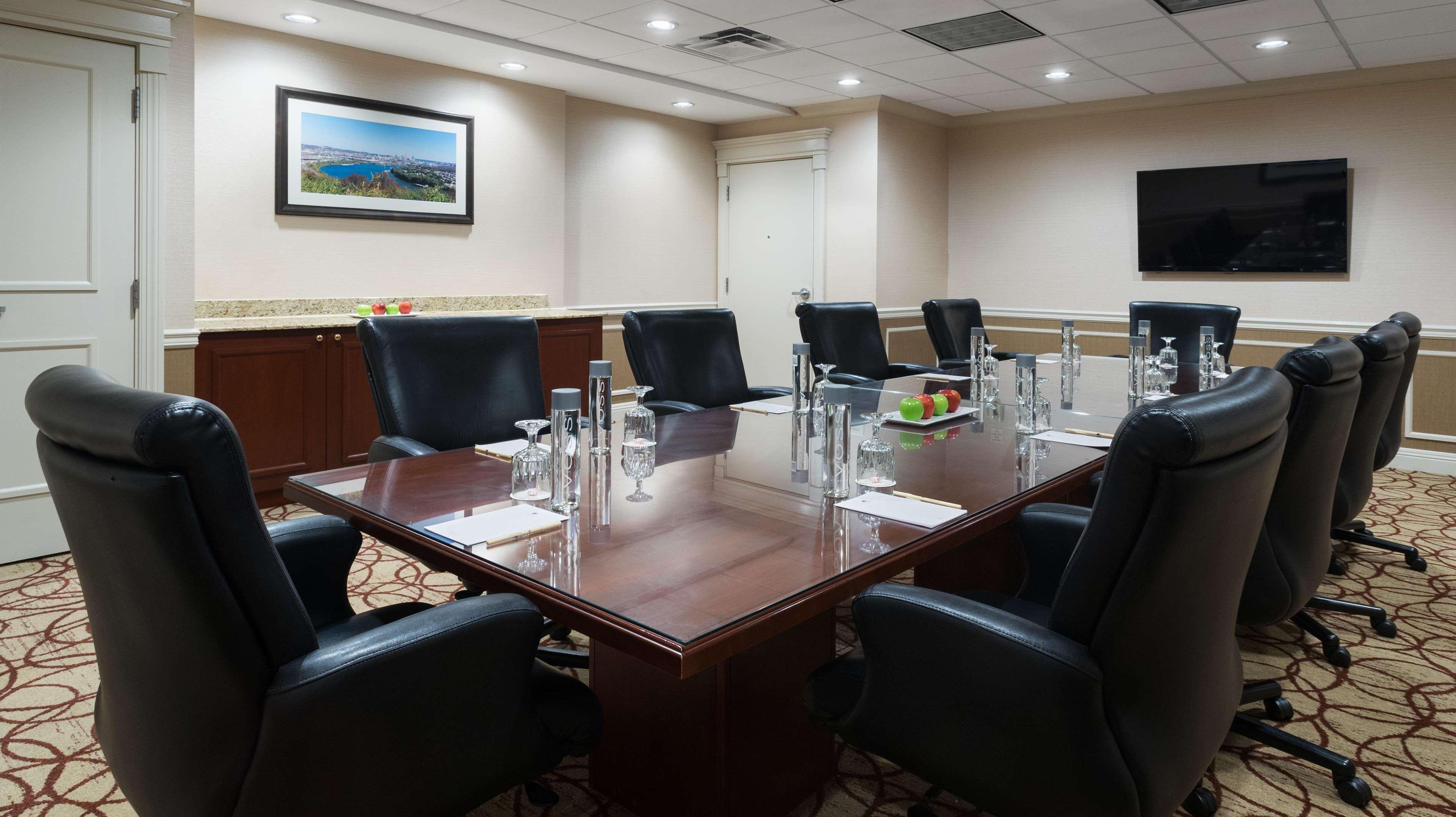 Doubletree Suites By Hilton Hotel Cincinnati - Blue Ash شارونفيل المظهر الخارجي الصورة