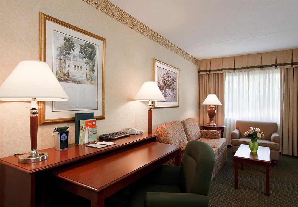 Doubletree Suites By Hilton Hotel Cincinnati - Blue Ash شارونفيل المظهر الخارجي الصورة