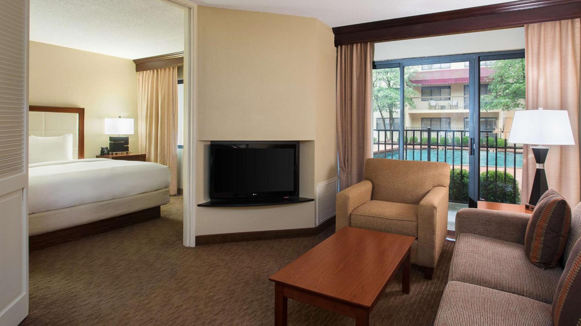 Doubletree Suites By Hilton Hotel Cincinnati - Blue Ash شارونفيل المظهر الخارجي الصورة