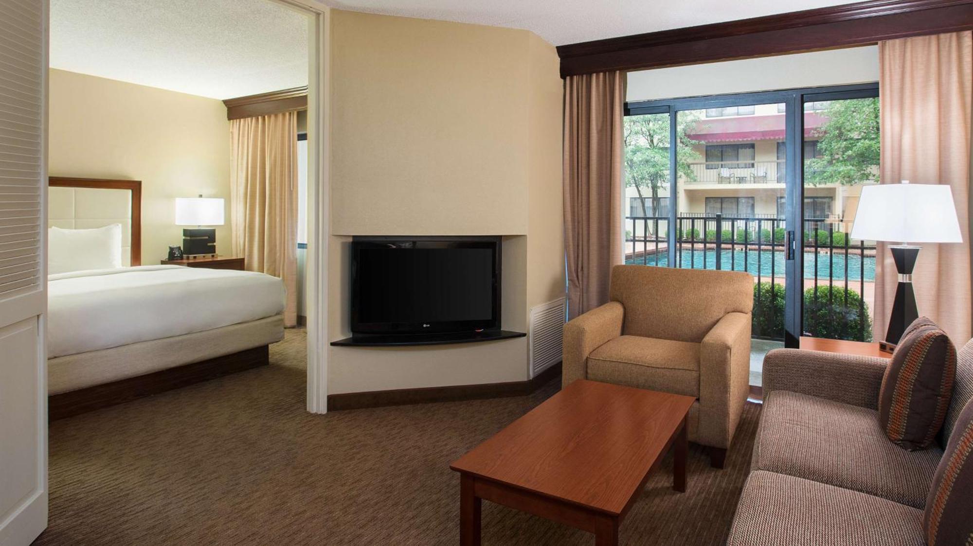 شارونفيل Doubletree Suites By Hilton Hotel Cincinnati - Blue Ash المظهر الخارجي الصورة