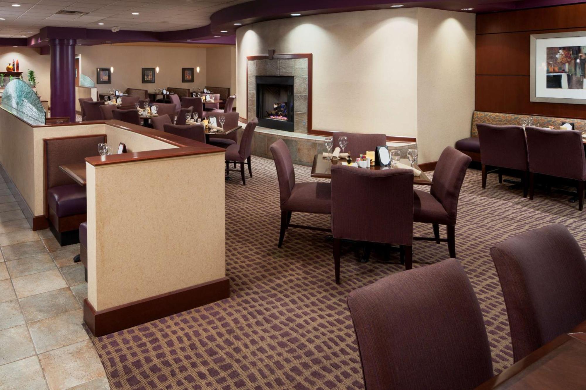 Doubletree Suites By Hilton Hotel Cincinnati - Blue Ash شارونفيل المظهر الخارجي الصورة
