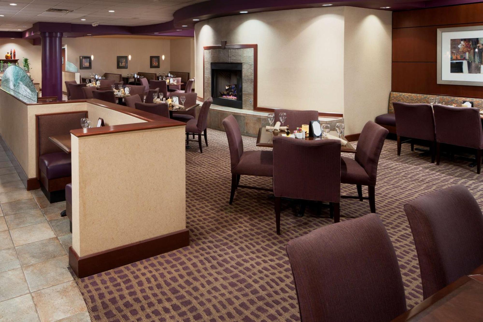 شارونفيل Doubletree Suites By Hilton Hotel Cincinnati - Blue Ash المظهر الخارجي الصورة