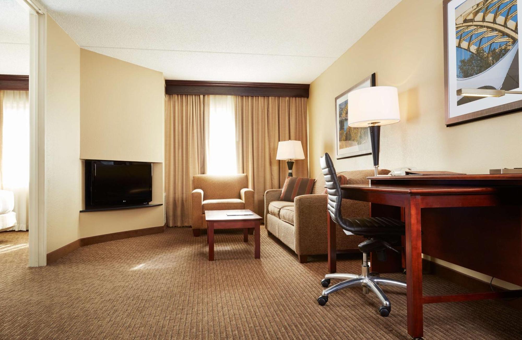 Doubletree Suites By Hilton Hotel Cincinnati - Blue Ash شارونفيل المظهر الخارجي الصورة