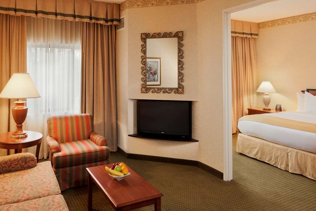 Doubletree Suites By Hilton Hotel Cincinnati - Blue Ash شارونفيل الغرفة الصورة