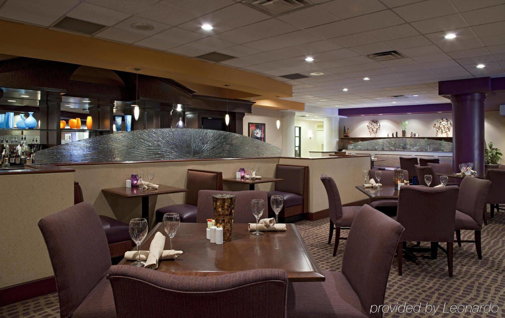 شارونفيل Doubletree Suites By Hilton Hotel Cincinnati - Blue Ash المطعم الصورة