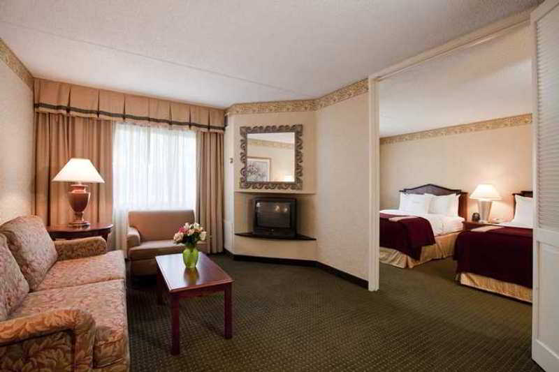 شارونفيل Doubletree Suites By Hilton Hotel Cincinnati - Blue Ash الغرفة الصورة